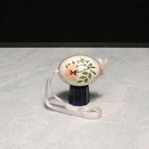 Hangpainted Egg with Pink Roses and Pink Ribbon